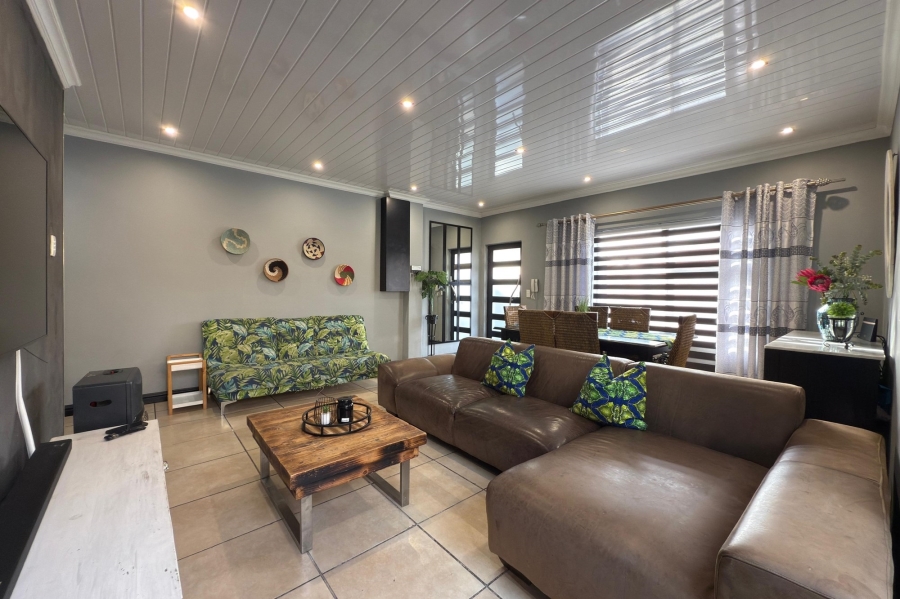 2 Bedroom Property for Sale in Kensington Western Cape